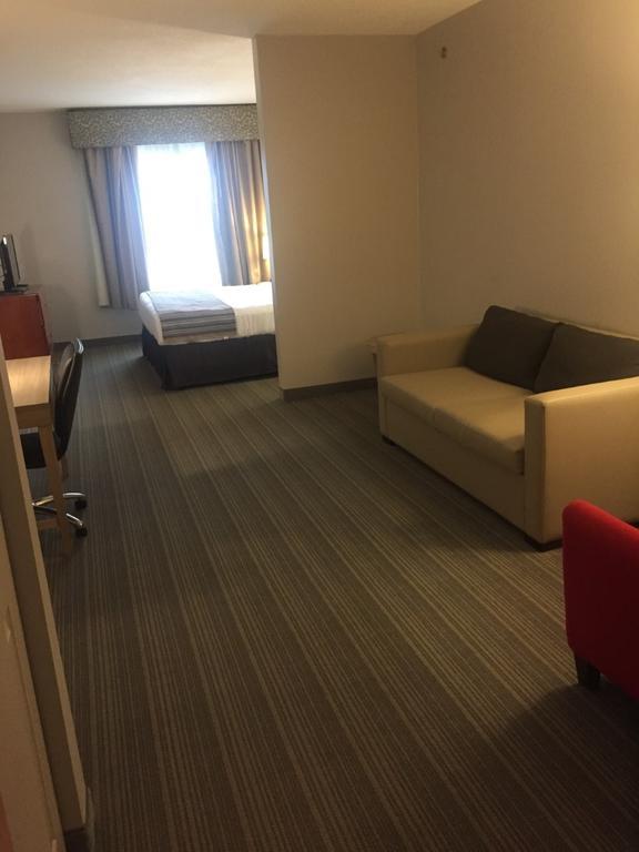Country Inn & Suites By Radisson, Brockton Bagian luar foto