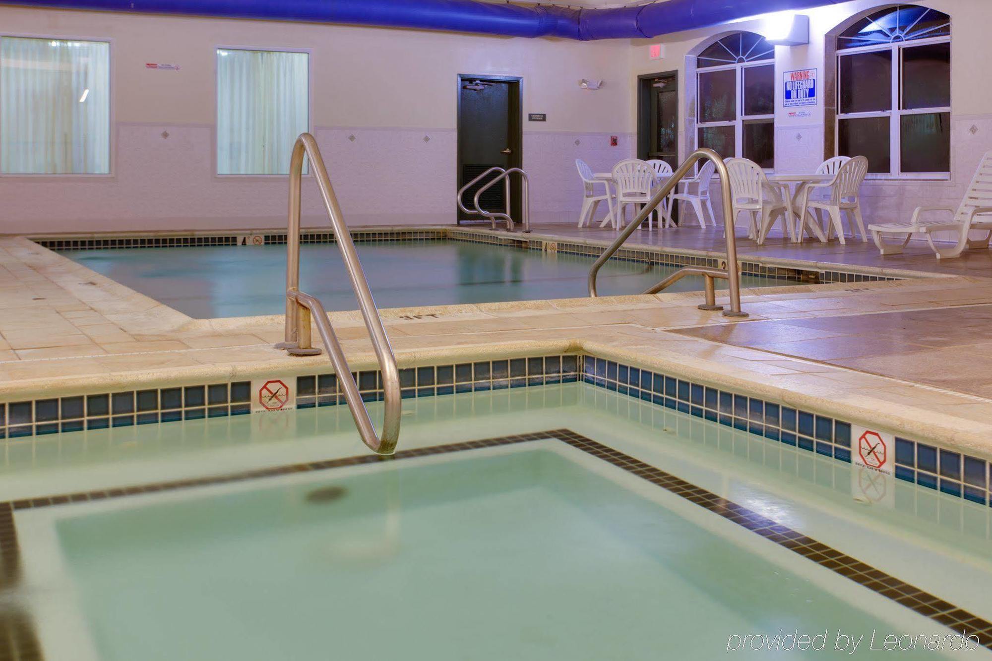 Country Inn & Suites By Radisson, Brockton Bagian luar foto